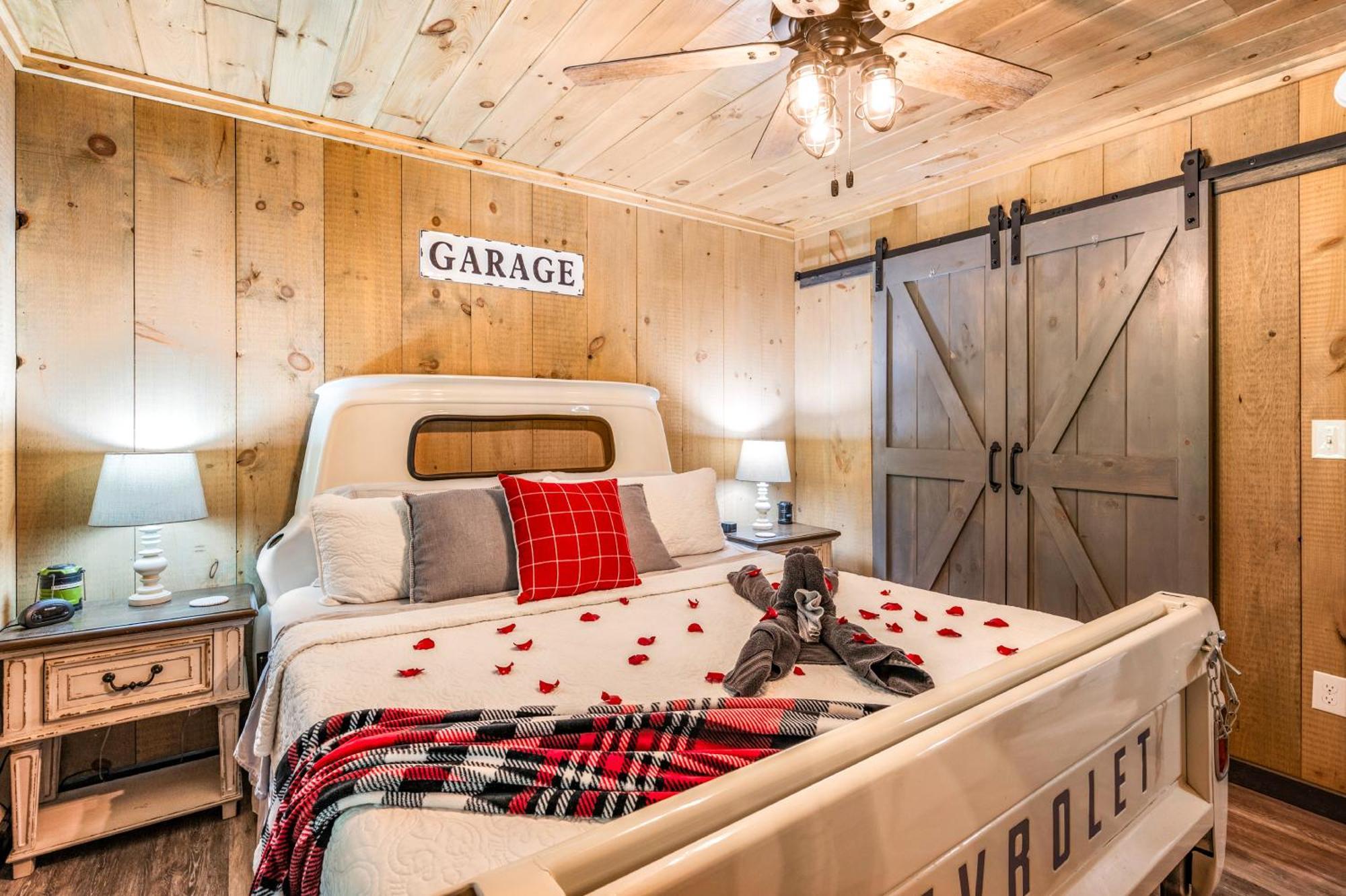 Lil Cabin In The Cove! Mtn Views, Theater, Hot Tub, Games, King Beds, Prime Location! Sevierville Bagian luar foto