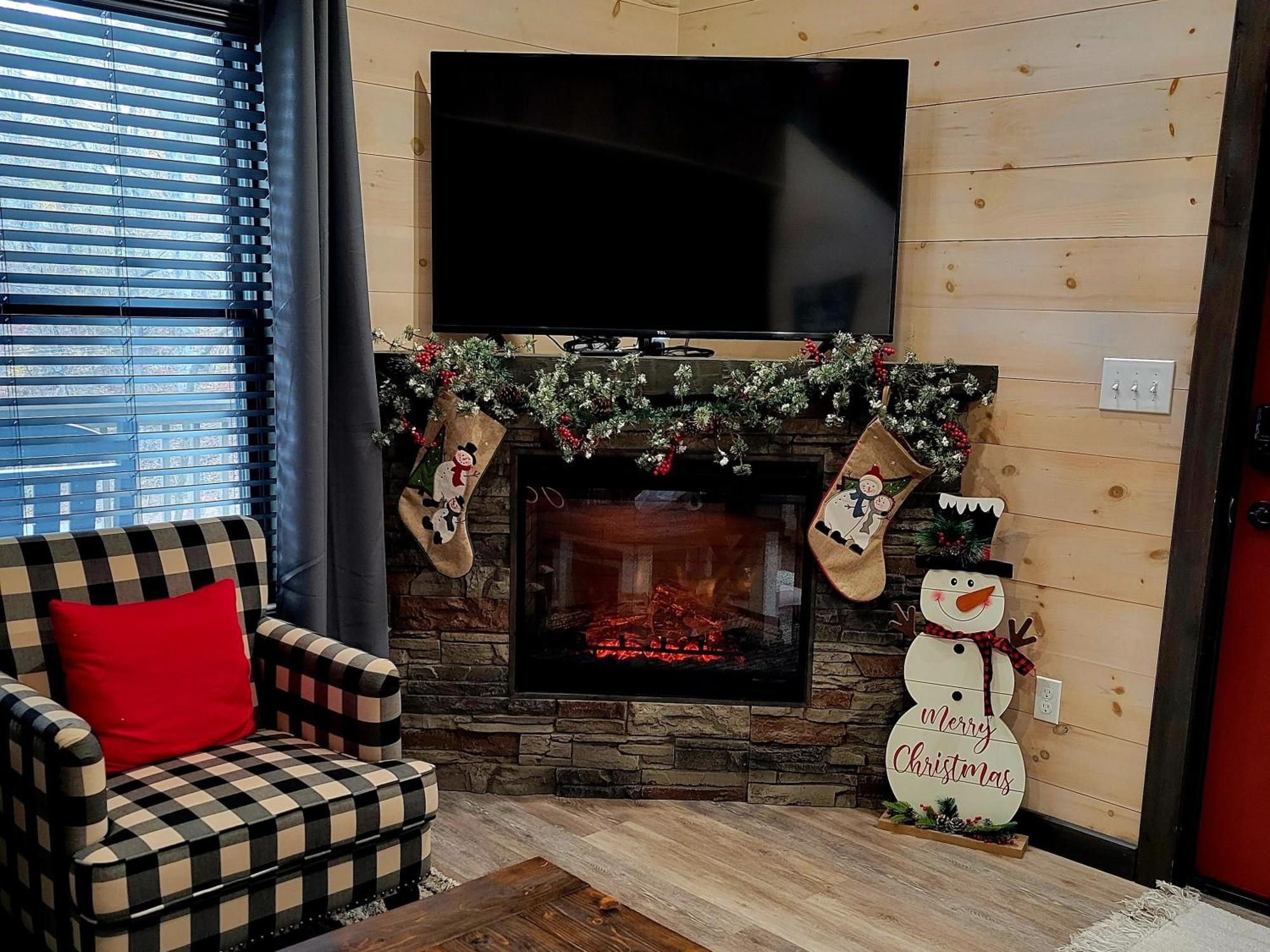 Lil Cabin In The Cove! Mtn Views, Theater, Hot Tub, Games, King Beds, Prime Location! Sevierville Bagian luar foto